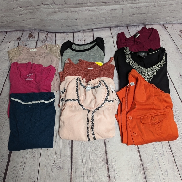 Variety Tops - XL clothing lot. Venus, Liz Claiborne, Nine West, Old Navy, Maurices, time & 635